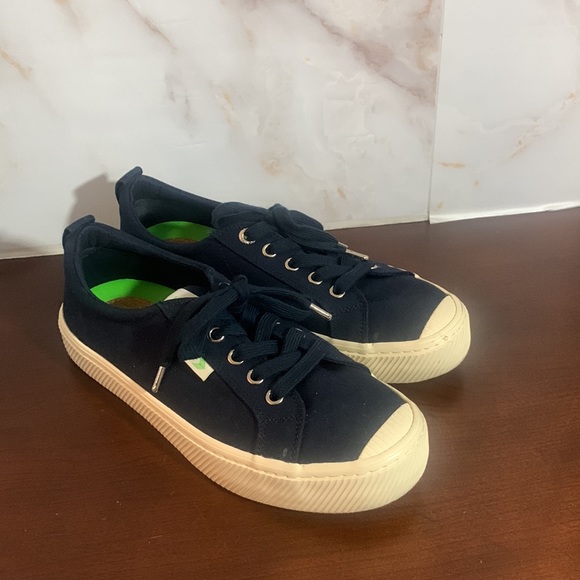 Cariama Women Low Top Navy Canvas Sneakers size 8.5 - Picture 3 of 10